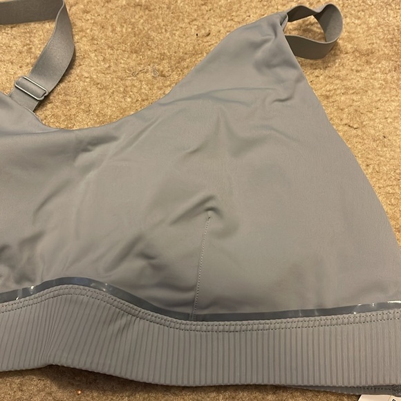 NWT Lululemon Radiant Motion Bra - Picture 2 of 5